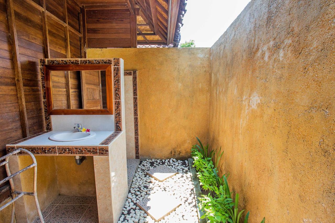 The Well House Hotel Lembongan Exterior photo